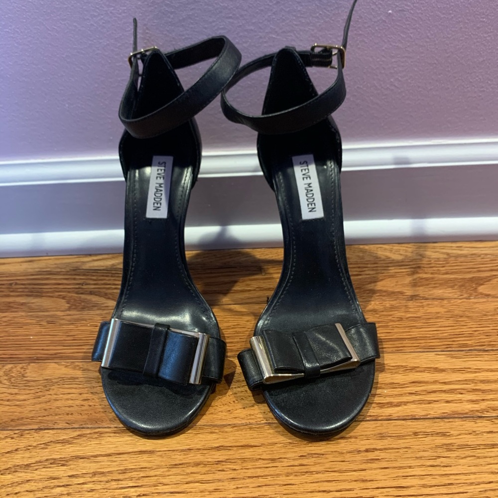 Black Steve Madden heals